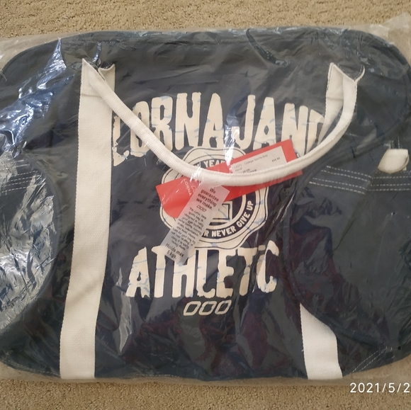 New Lorna Jane Gym College Sport Duffel bag - Picture 2 of 4